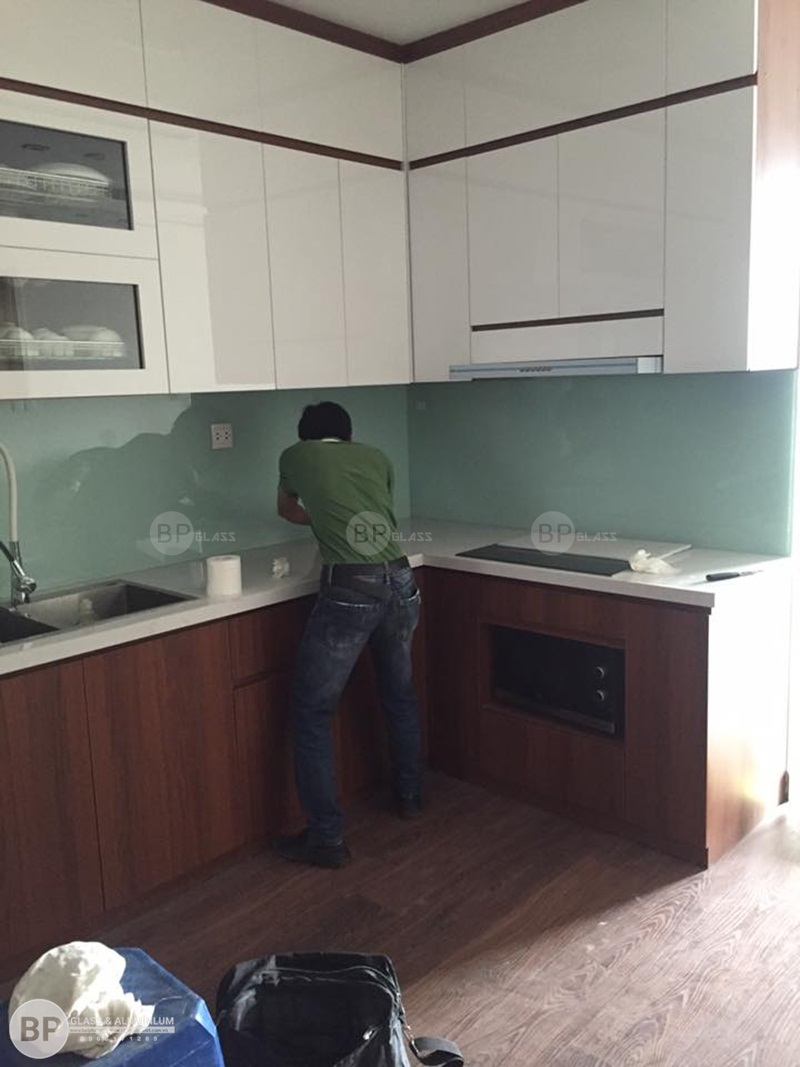 Kính ốp bếp tại chung cư Imperia Garden nhà cô Hương